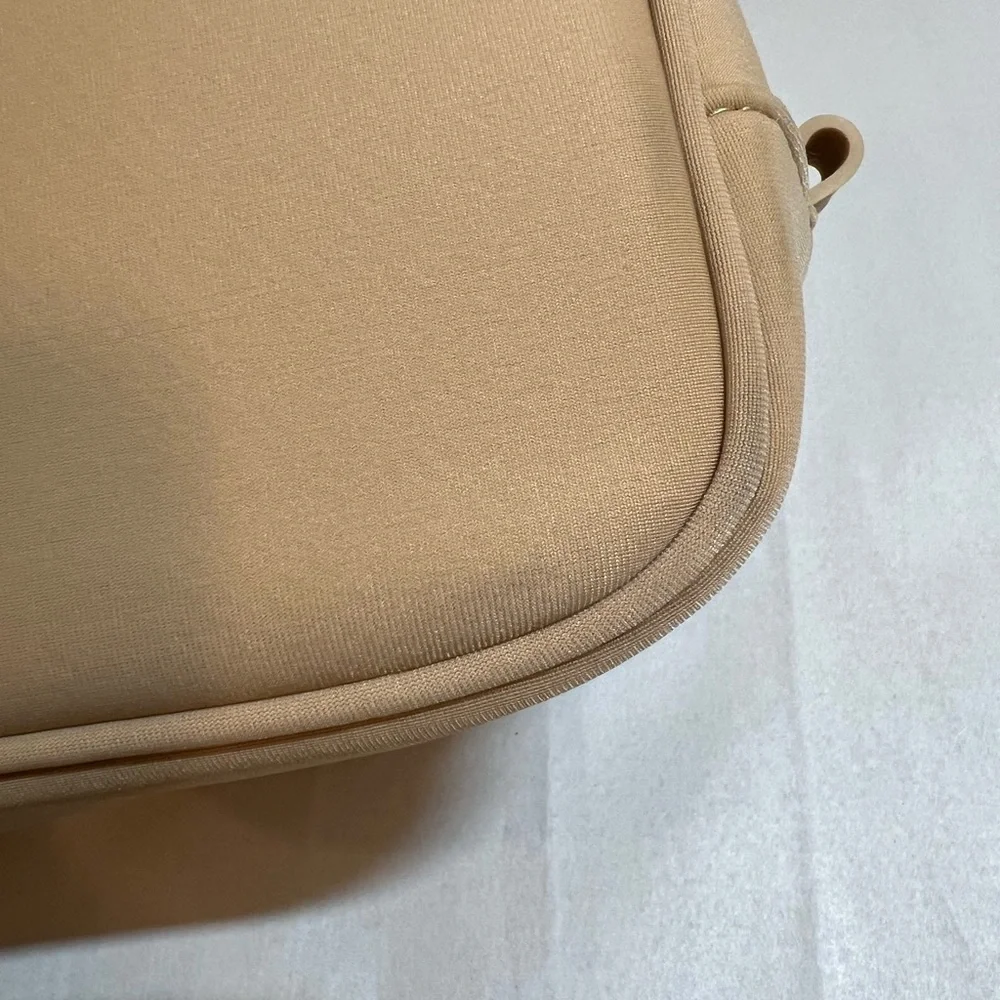 Burberry Hero Tan Toiletry Bag - Authentic COA Included - Picture 14 of 17
